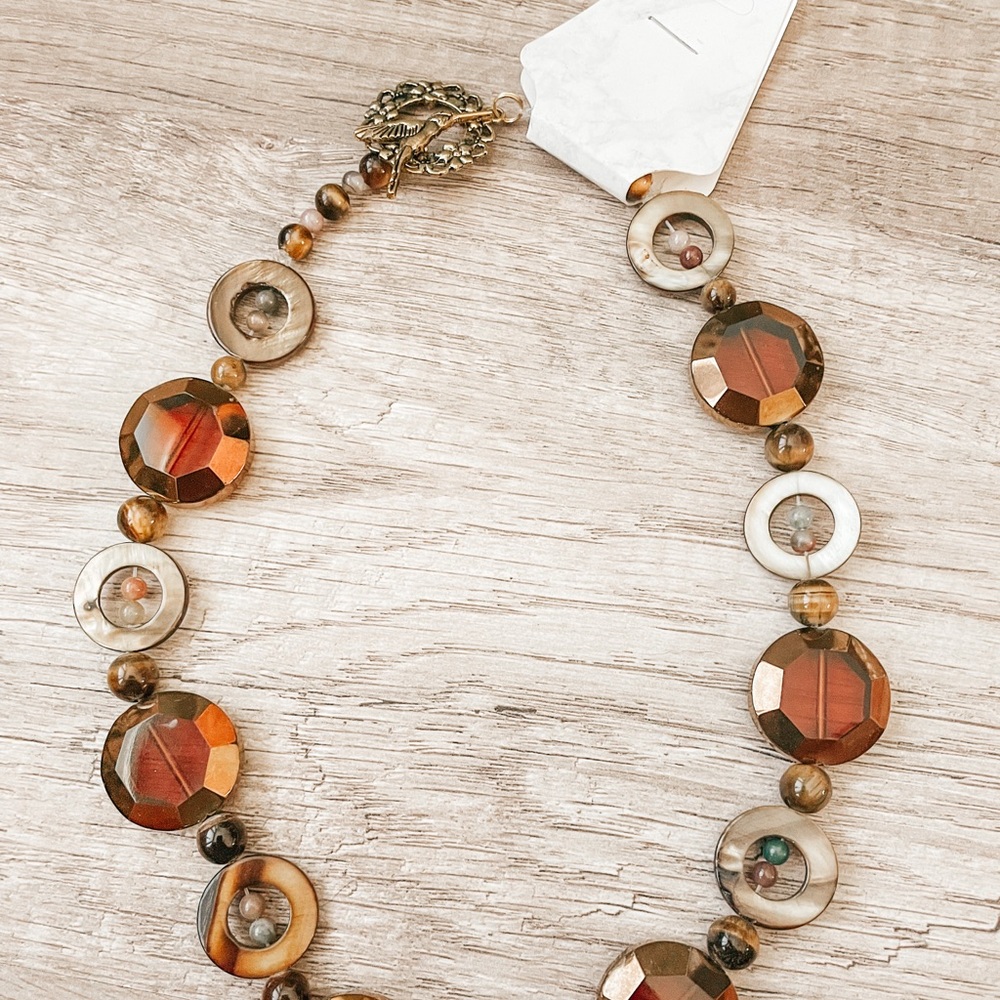 Handmade hummingbird clasp necklace - Picture 5 of 5
